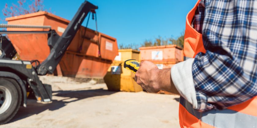 Qué puedes tirar en un contenedor de obras y qué no