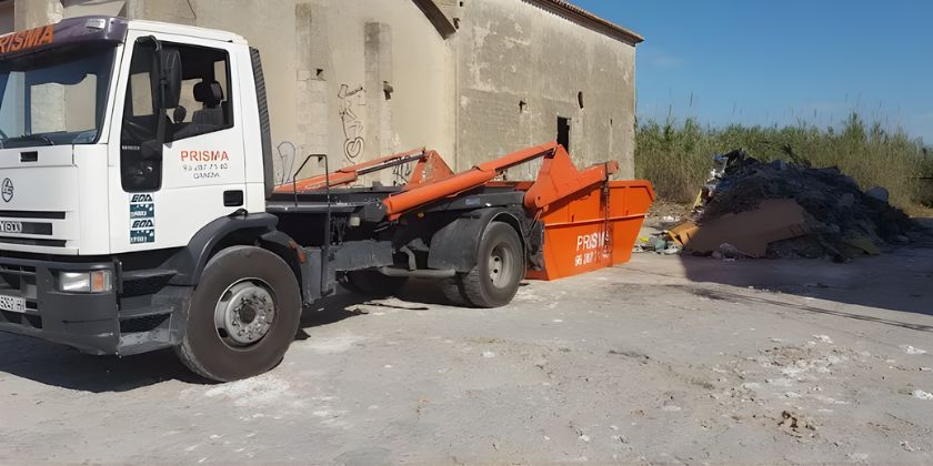 Contenedor de obra en Gandia listo para recogida rápida por Prisma Safor