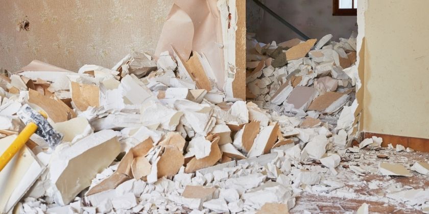 Residuos prohibidos en un contenedor de escombros