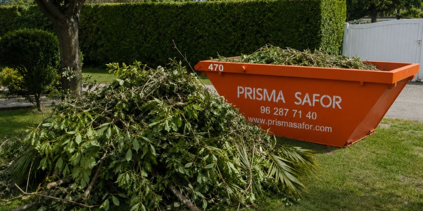 Errores al gestionar restos de poda en viviendas y parcelas